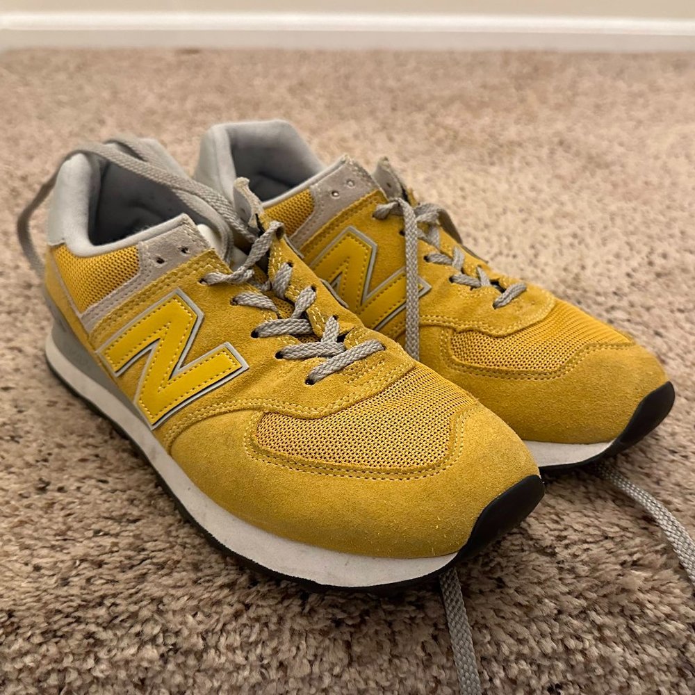 New Balance Men's Classic 574 Suede Lace, Gold